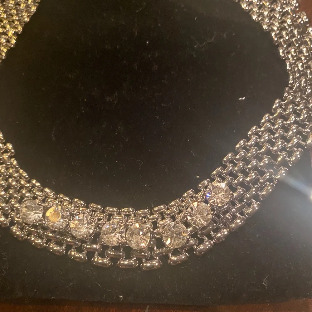 Beautiful Rhinestone Necklace - Picture 3 of 4